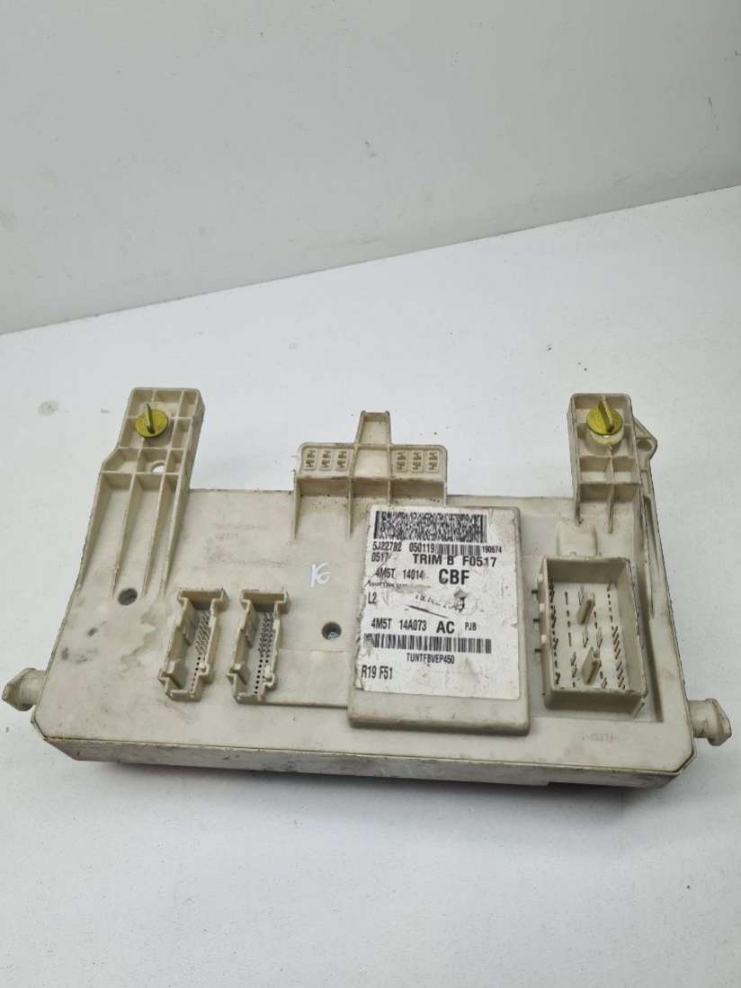 4M5T14A073AC Блок реле Ford Focus 1 2005г. | Фото № 3 4M5T14A073AC Блок реле Ford Focus 1 2005г. - Фото 3