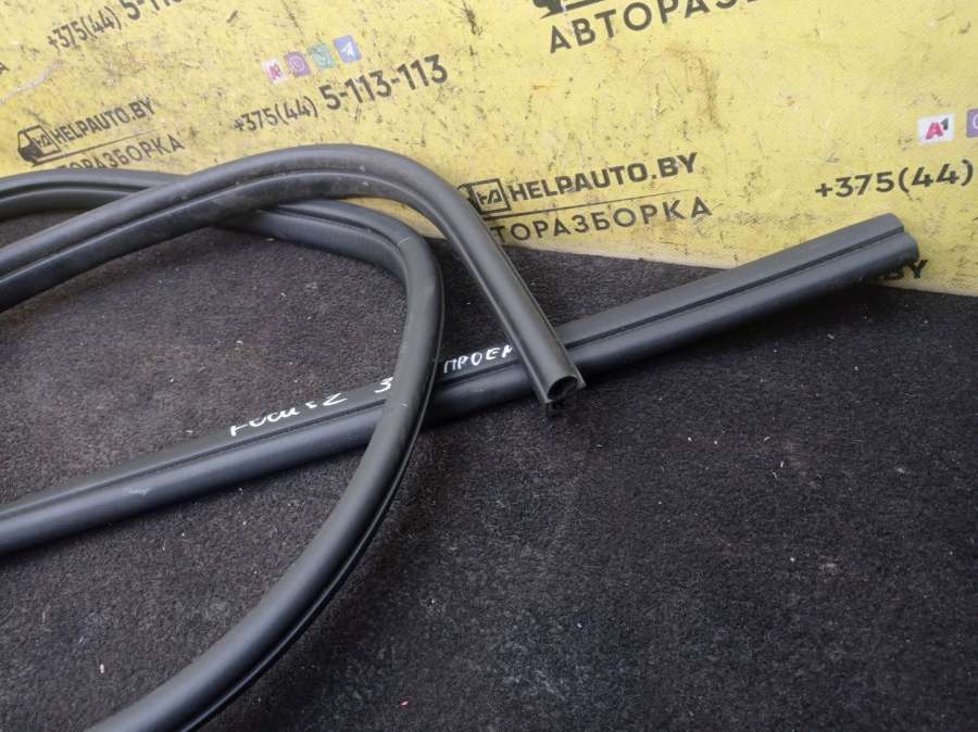 Уплотнитель двери задней левой Ford Focus 2 хэтчбек 2006г. | Фото № 3 Уплотнитель двери задней левой Ford Focus 2 хэтчбек 2006г. - Фото 3