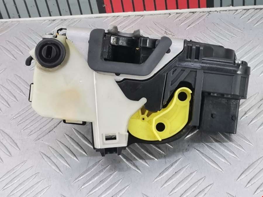 Замок двери задней левой Chevrolet Cruze 2 (J300) (2008-2016) Седан 2009г. | Фото № 2 Замок двери задней левой Chevrolet Cruze 2 (J300) (2008-2016) Седан 2009г. - Фото 2