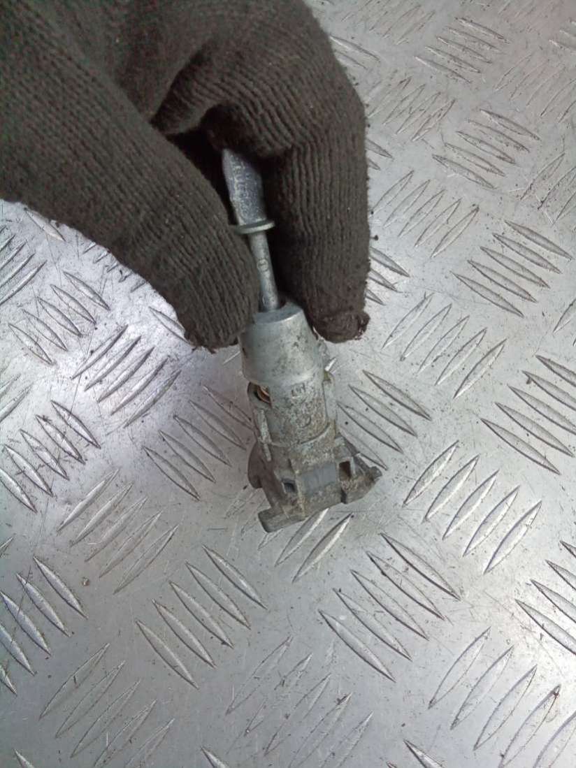 Личинка дверного замка Volkswagen Passat B7 2012г. | Фото № 5 Личинка дверного замка Volkswagen Passat B7 2012г. - Фото 5