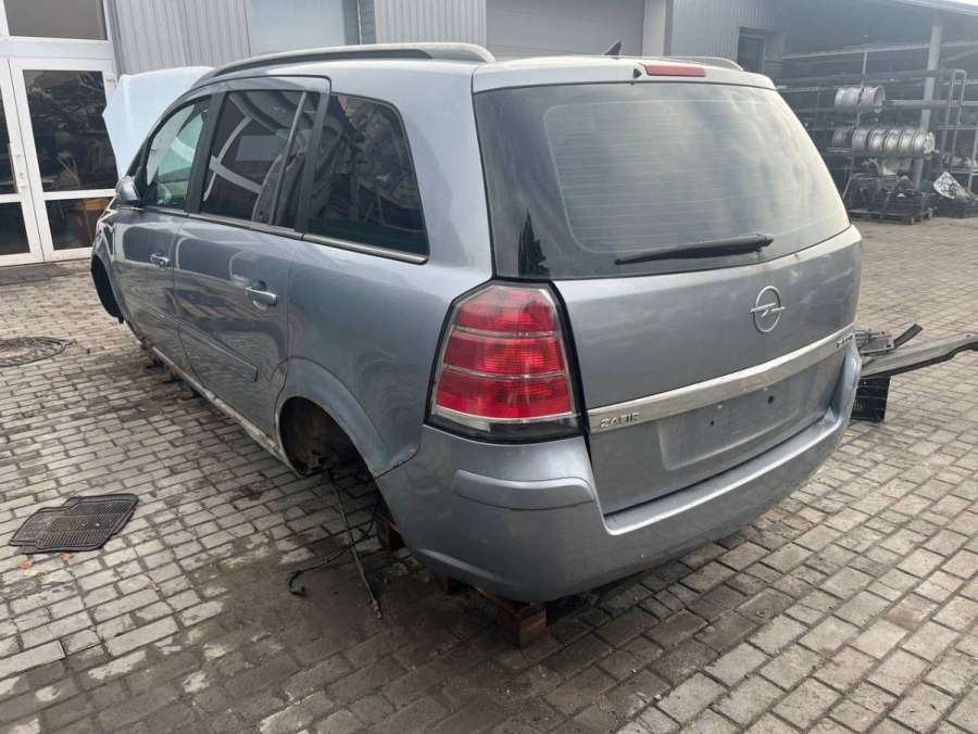 13162600 Накладка декоративная центральной консоли  Opel Zafira 2005г. | Фото № 9  13162600 Накладка декоративная центральной консоли  Opel Zafira 2005г. - Фото 9