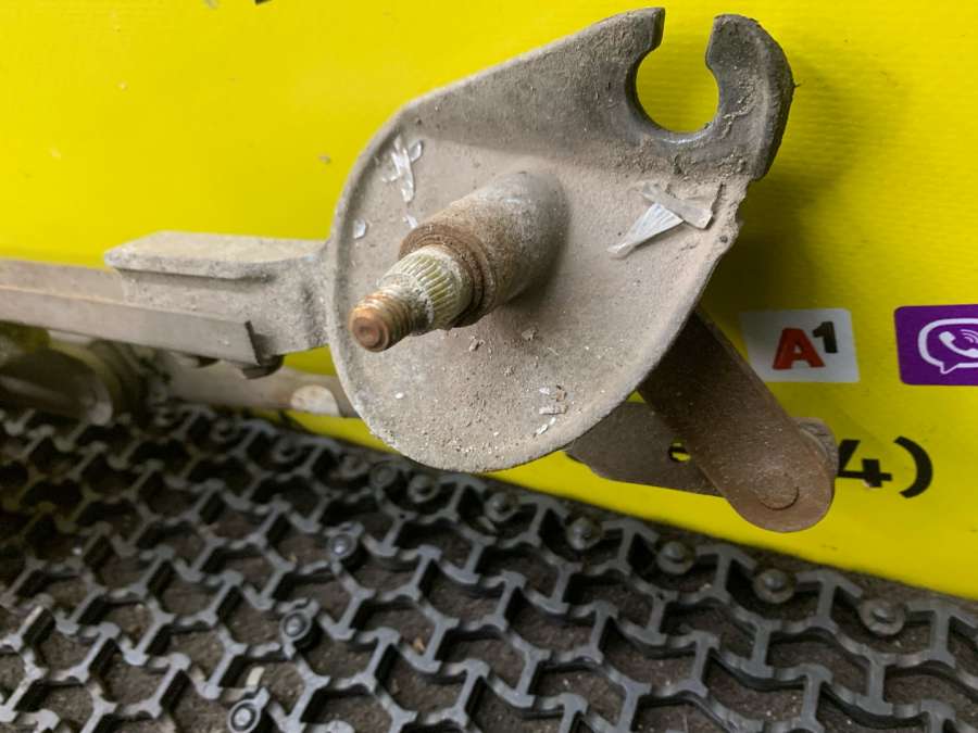 Механизм стеклоочистителя (трапеция дворников) Geely MK седан 2012г. | Фото № 3 Механизм стеклоочистителя (трапеция дворников) Geely MK седан 2012г. - Фото 3