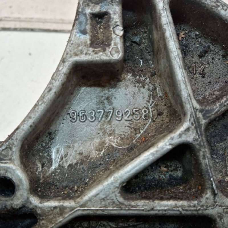 9637792580 Кронштейн полуоси Peugeot 307 2003г. | Фото № 4 9637792580 Кронштейн полуоси Peugeot 307 2003г. - Фото 4