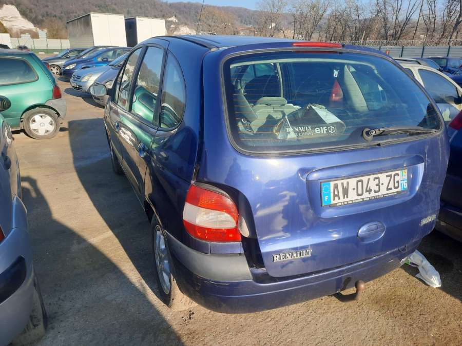 Магнитола Renault Scenic 1 (1996-2003) Минивэн 2002г. | Фото № 11 Магнитола Renault Scenic 1 (1996-2003) Минивэн 2002г. - Фото 11
