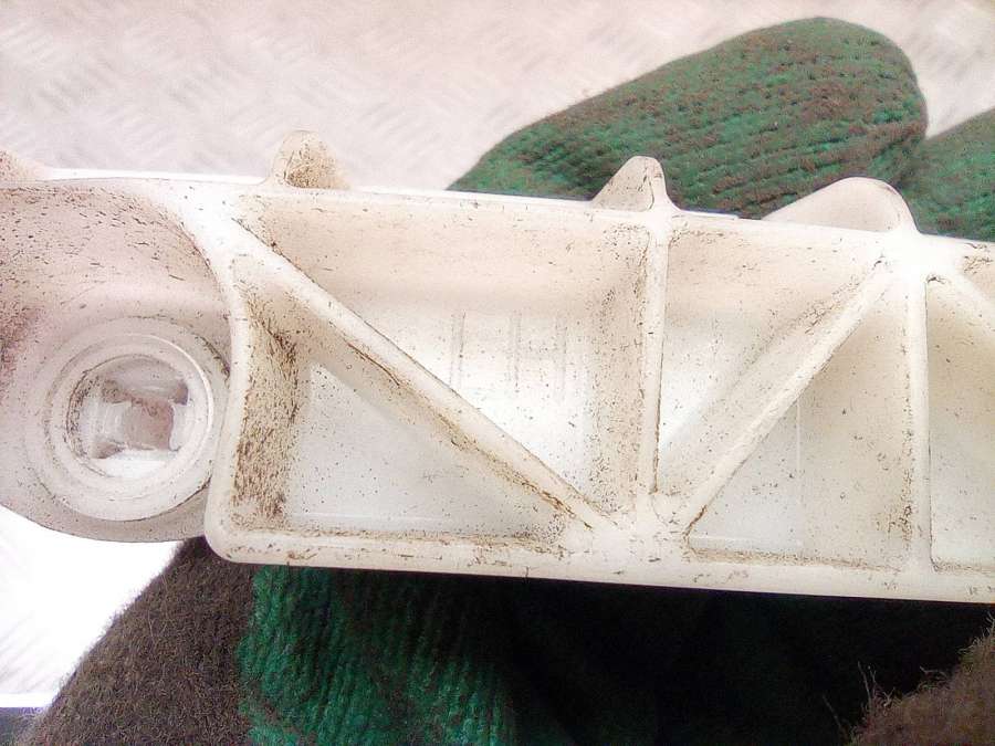 1Z0M Кронштейн крепления бампера заднего  Citroen C-Crosser 2010г. | Фото № 4  1Z0M Кронштейн крепления бампера заднего  Citroen C-Crosser 2010г. - Фото 4