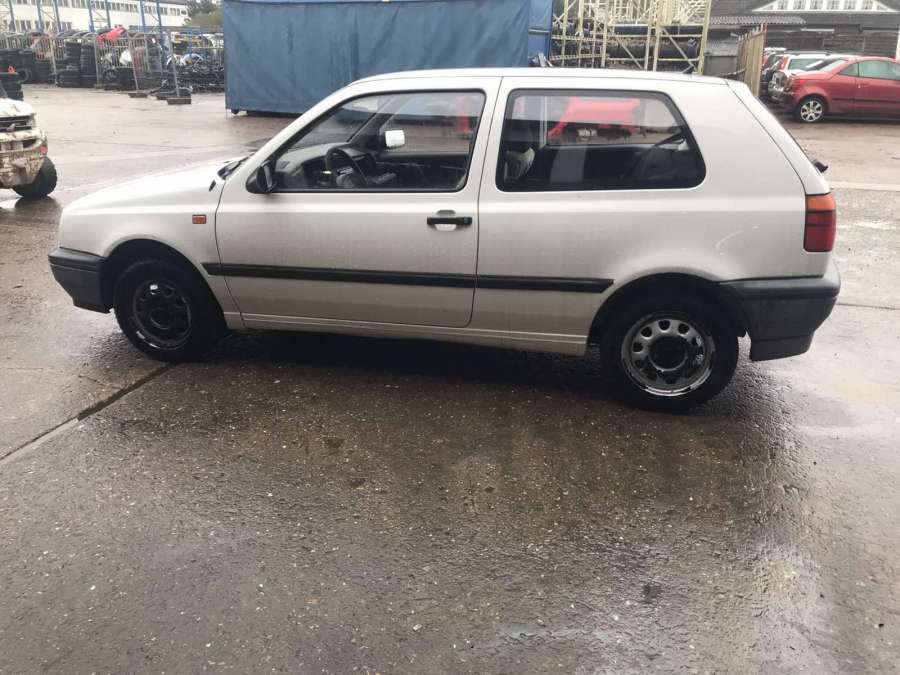 1H0809961 Подкрылок (защита крыла) передний левый Volkswagen Golf 3 (1991-1999) Хетчбэк 3дв. 1995г. | Фото № 7 1H0809961 Подкрылок (защита крыла) передний левый Volkswagen Golf 3 (1991-1999) Хетчбэк 3дв. 1995г. - Фото 7