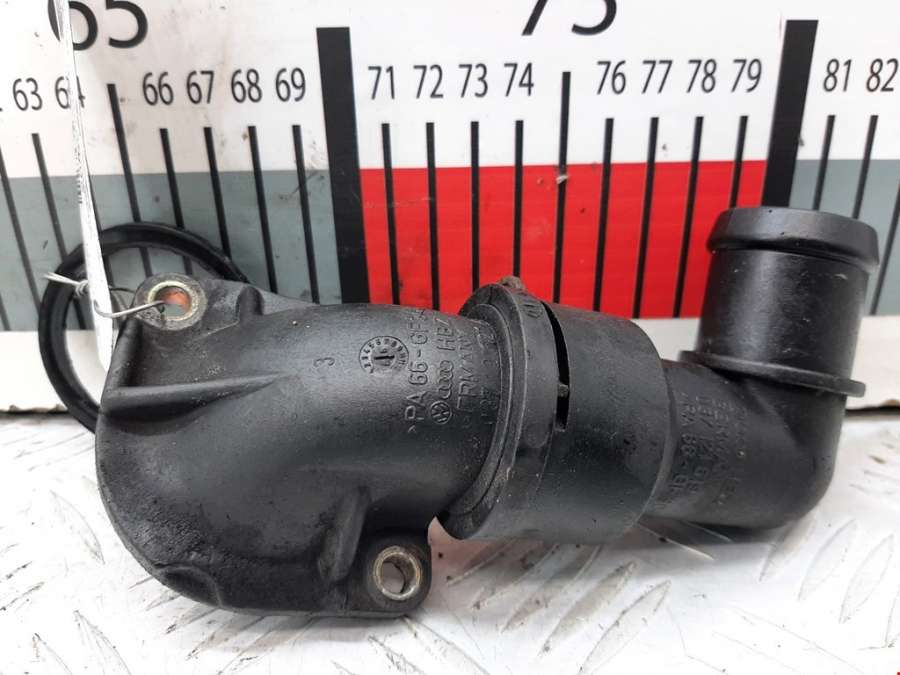 037121619 Фланец (штуцер системы охлаждения тройник) Volkswagen Golf 3 (1991-1999) Универсал 1998г. | Фото № 2 037121619 Фланец (штуцер системы охлаждения тройник) Volkswagen Golf 3 (1991-1999) Универсал 1998г. - Фото 2