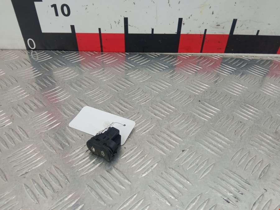 Кнопка стеклоподъемника Ford Focus 1 (1998-2005) Хетчбэк 5дв. 1998г. | Фото № 3 Кнопка стеклоподъемника Ford Focus 1 (1998-2005) Хетчбэк 5дв. 1998г. - Фото 3