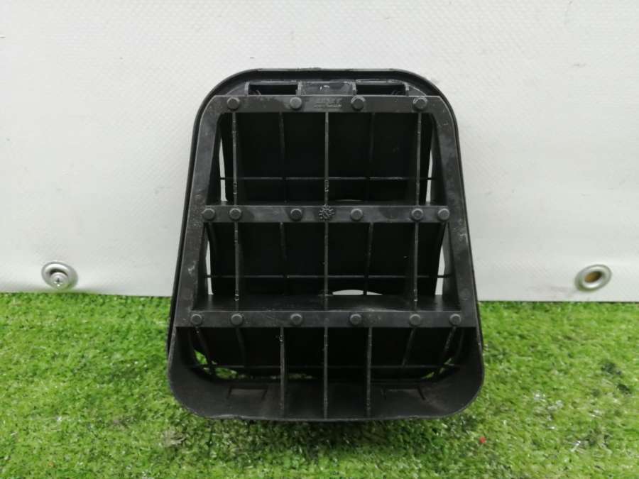 Решетка вентиляции кузова  Audi A6 C5 (S6,RS6) 1999г. | Фото № 5   Решетка вентиляции кузова  Audi A6 C5 (S6,RS6) 1999г. - Фото 5