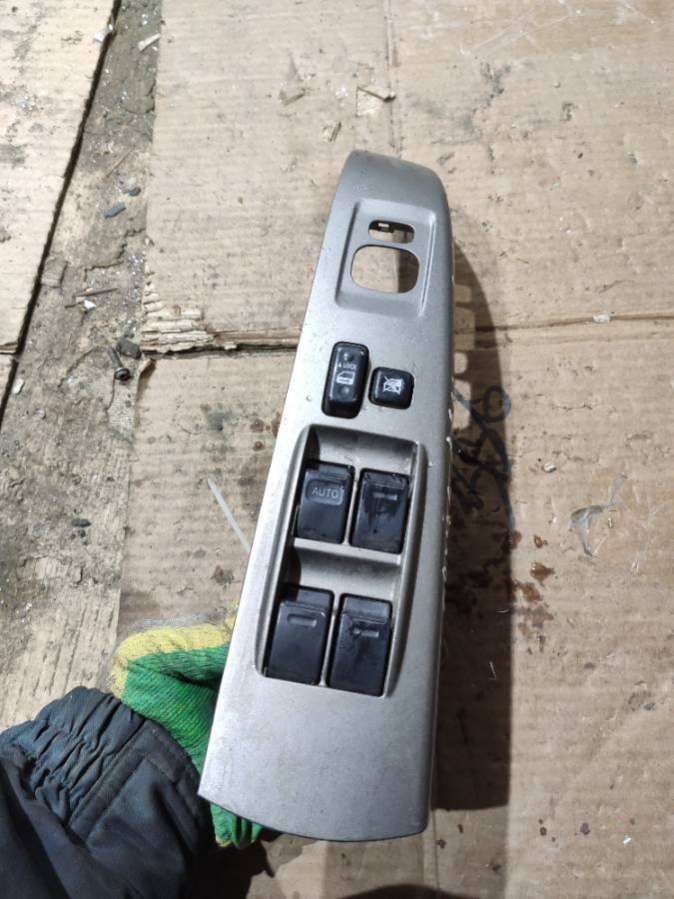Блок управления стеклоподъемниками Toyota Prius 2 2006г. | Фото № 1 Блок управления стеклоподъемниками Toyota Prius 2 2006г. - Фото 1