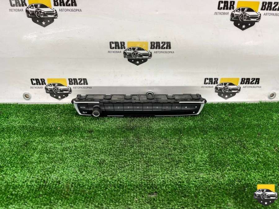 E1065974F Панель управления магнитолой BMW 3 F30/F31/GT F34 2014г. | Фото № 1 E1065974F Панель управления магнитолой BMW 3 F30/F31/GT F34 2014г. - Фото 1