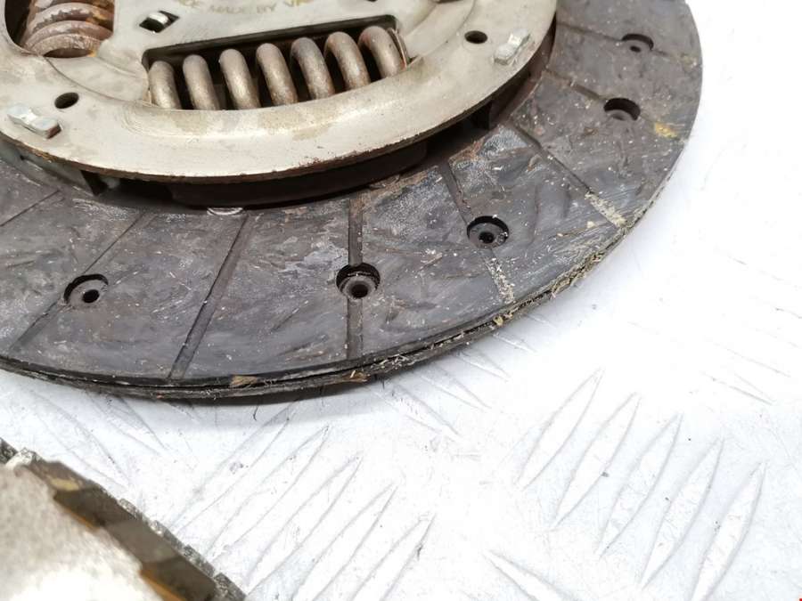 Маховик (демпфер сцепления) Peugeot 307 (2001-2008) Хетчбэк 5дв. 2004г. | Фото № 8 Маховик (демпфер сцепления) Peugeot 307 (2001-2008) Хетчбэк 5дв. 2004г. - Фото 8