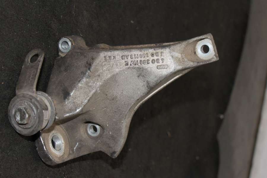 4D0399107E Кронштейн КПП  Audi A8 D2 (S8) 2000г. | Фото № 1  4D0399107E Кронштейн КПП  Audi A8 D2 (S8) 2000г. - Фото 1