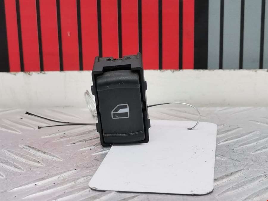 3B0959855B Кнопка стеклоподъемника Volkswagen Golf 4 (1997-2004) Универсал 2000г. | Фото № 1 3B0959855B Кнопка стеклоподъемника Volkswagen Golf 4 (1997-2004) Универсал 2000г. - Фото 1