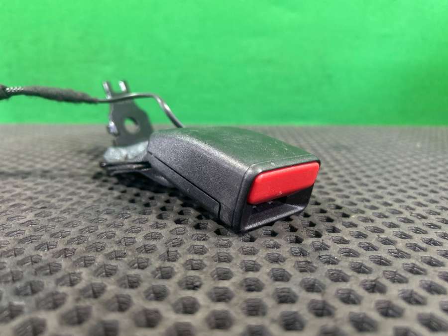 2 640351300 C Замок ремня безопасности Peugeot 208 2 2019г. | Фото № 2 2 640351300 C Замок ремня безопасности Peugeot 208 2 2019г. - Фото 2