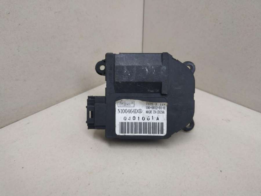 N100464D100-0012-01-00401061A Моторчик заслонки печки Nissan Note E11 2008г. | Фото № 1 N100464D100-0012-01-00401061A Моторчик заслонки печки Nissan Note E11 2008г. - Фото 1