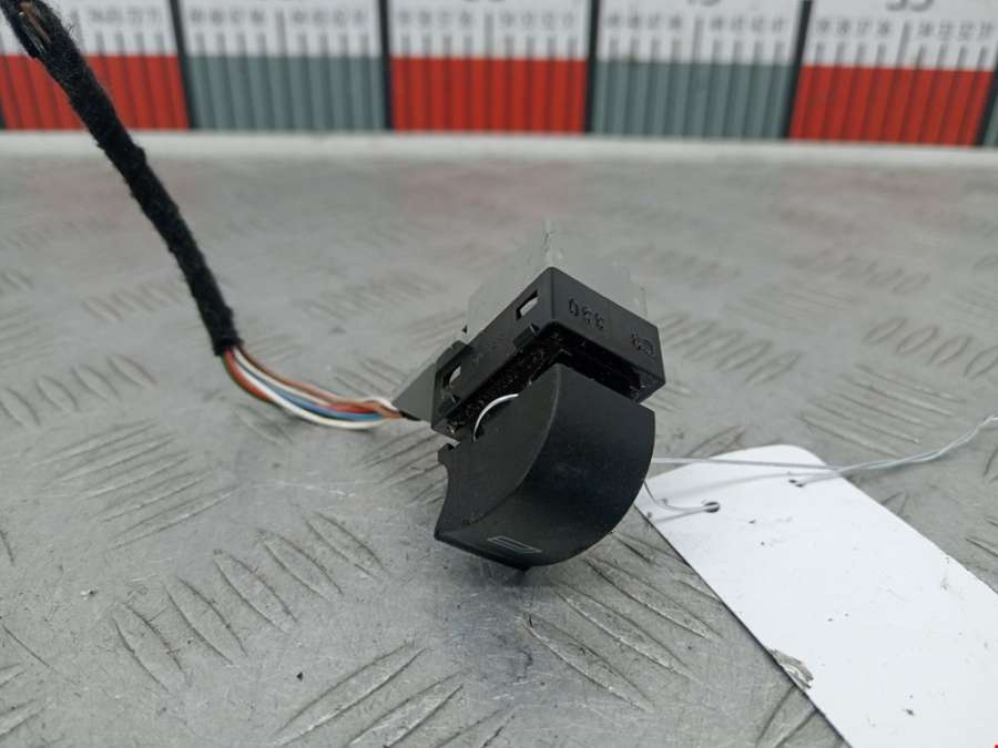 4B0959855A Кнопка стеклоподъемника Audi A6 C5 (1997-2005) Универсал 1998г. | Фото № 2 4B0959855A Кнопка стеклоподъемника Audi A6 C5 (1997-2005) Универсал 1998г. - Фото 2