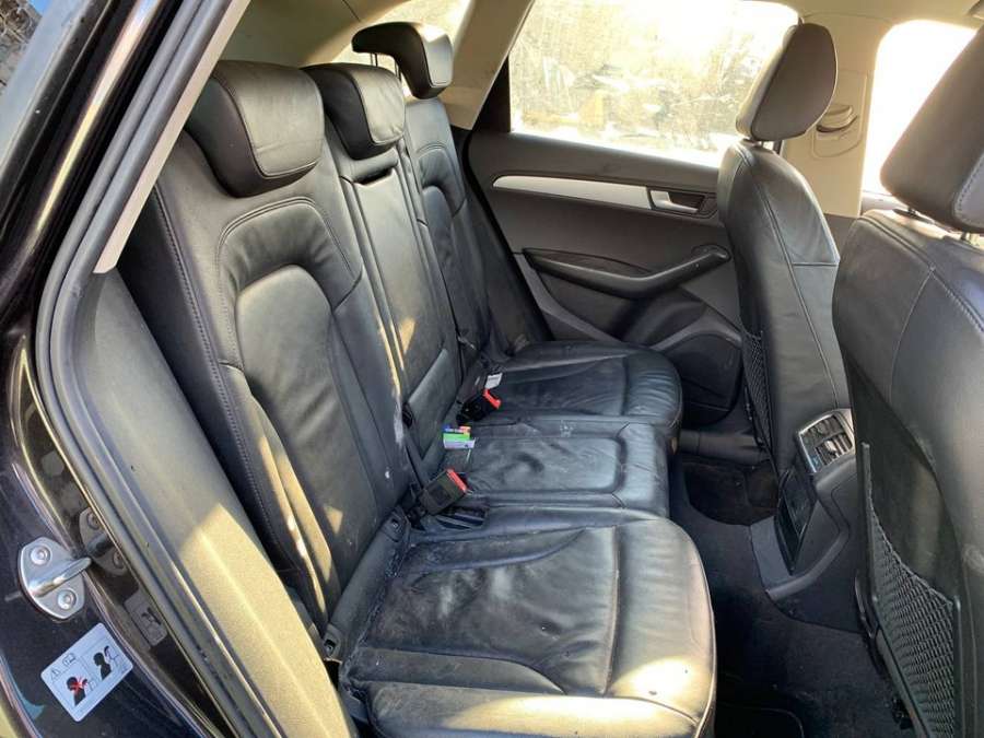 8R1857506A Накладка декоративная на торпедо  Audi Q5 2010г. | Фото № 8  8R1857506A Накладка декоративная на торпедо  Audi Q5 2010г. - Фото 8