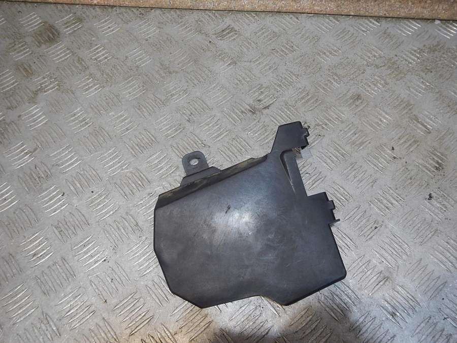 5L8478045G02 Крышка блока предохранителей  Ford Maverick 0000г. | Фото № 1  5L8478045G02 Крышка блока предохранителей  Ford Maverick 0000г. - Фото 1