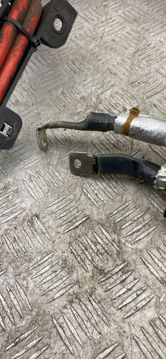 6.1126839825684E+24 Плюсовой провод аккумулятора BMW X3 внедорожник 5 дв. 2019г. | Фото № 2 6.1126839825684E+24 Плюсовой провод аккумулятора BMW X3 внедорожник 5 дв. 2019г. - Фото 2