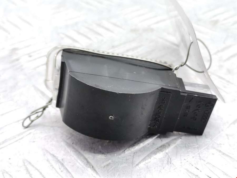 Плафон салонный Volkswagen Phaeton (2002-2016) Седан 2008г. | Фото № 2 Плафон салонный Volkswagen Phaeton (2002-2016) Седан 2008г. - Фото 2