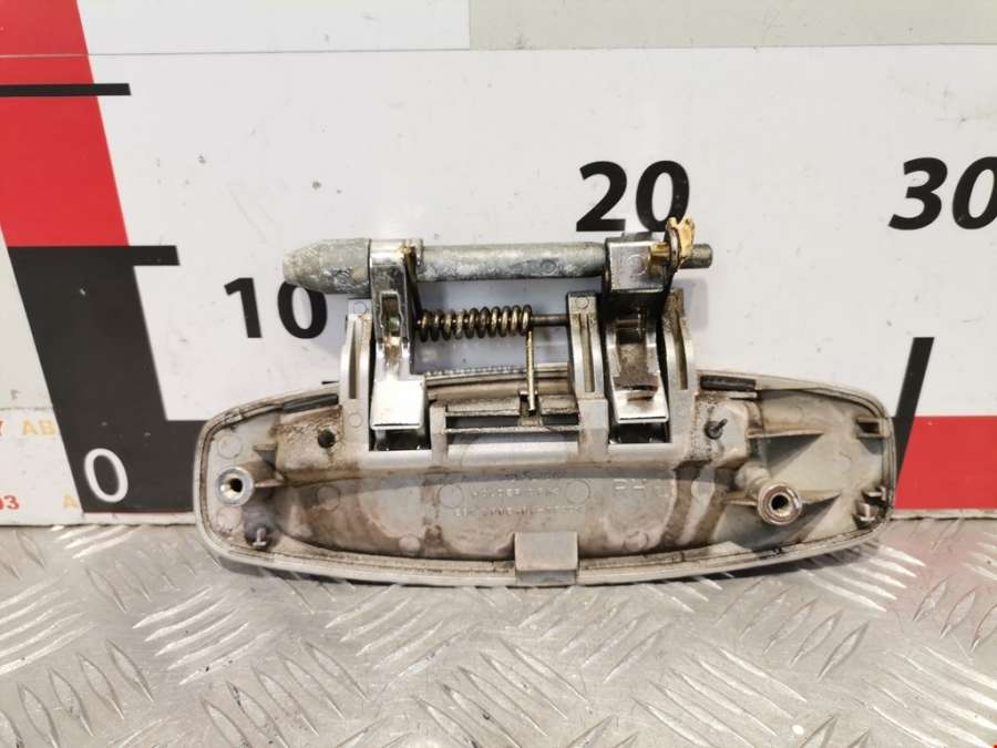 Ручка двери наружная задняя правая Infiniti G 3 (V35/CV35) (2002-2007) Седан 2006г. | Фото № 2 Ручка двери наружная задняя правая Infiniti G 3 (V35/CV35) (2002-2007) Седан 2006г. - Фото 2