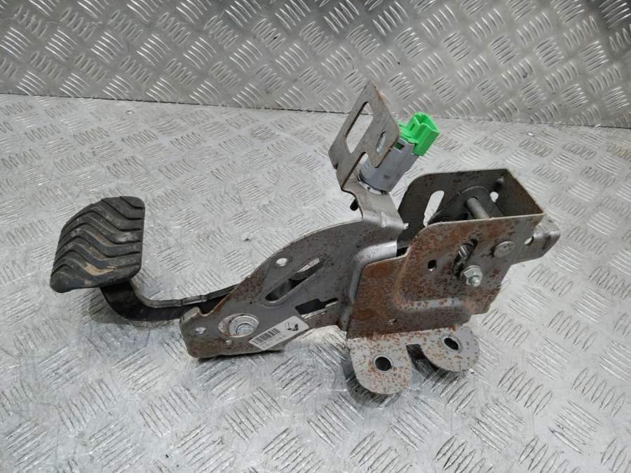 465013467R Педаль тормоза  Renault Megane 2016г. | Фото № 2  465013467R Педаль тормоза  Renault Megane 2016г. - Фото 2