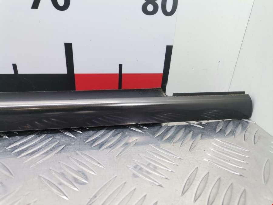 Накладка декоративная (молдинг) стекла двери задней правой Mercedes C-Class (W203) (2000-2008) Седан 2003г. | Фото № 2 Накладка декоративная (молдинг) стекла двери задней правой Mercedes C-Class (W203) (2000-2008) Седан 2003г. - Фото 2