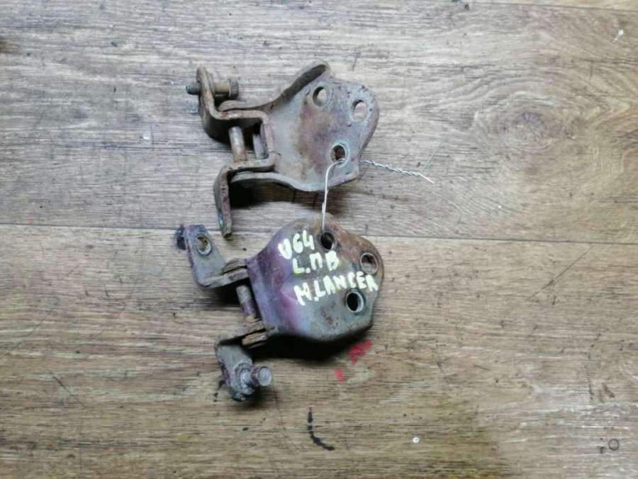 Петля двери Mitsubishi Lancer 7 универсал 1994г. | Фото № 1 Петля двери Mitsubishi Lancer 7 универсал 1994г. - Фото 1