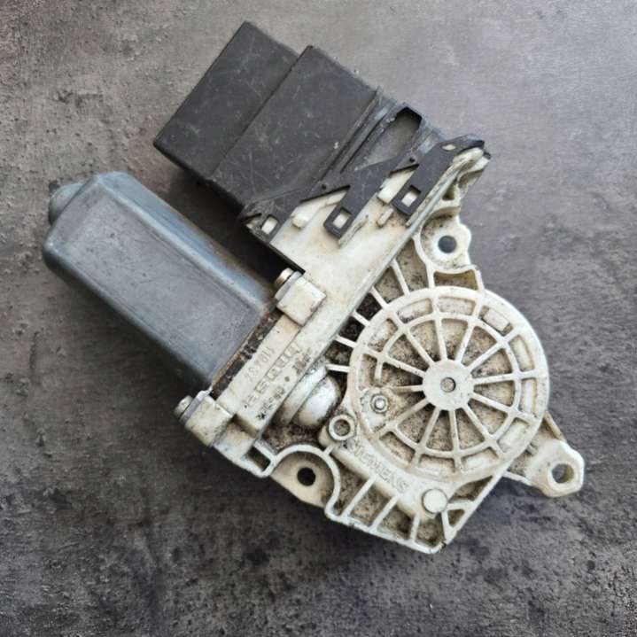 9776101438203 Моторчик стеклоподъемника Volkswagen Golf 4 поколение (1997-2004) 1997г. | Фото № 3 9776101438203 Моторчик стеклоподъемника Volkswagen Golf 4 поколение (1997-2004) 1997г. - Фото 3