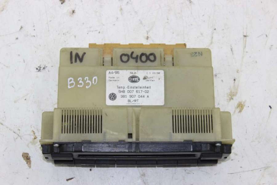 5HB00761702 Блок управления печки / климат-контроля  Volkswagen Passat B5 2000г. | Фото № 2  5HB00761702 Блок управления печки / климат-контроля  Volkswagen Passat B5 2000г. - Фото 2