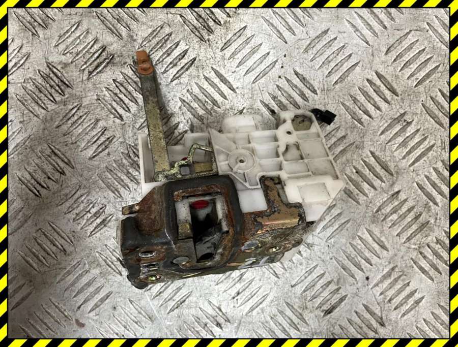 Замок двери задней левой Toyota Avensis 1 1998г. | Фото № 2 Замок двери задней левой Toyota Avensis 1 1998г. - Фото 2