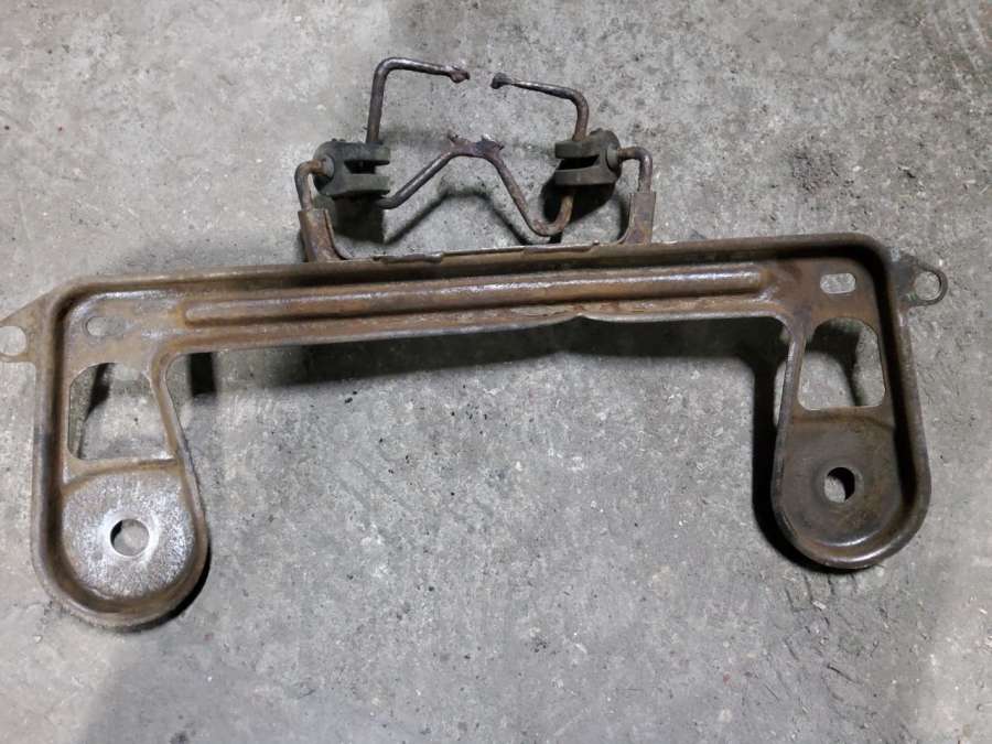 Кронштейн глушителя  Renault Safrane 2 1999г. | Фото № 2   Кронштейн глушителя  Renault Safrane 2 1999г. - Фото 2