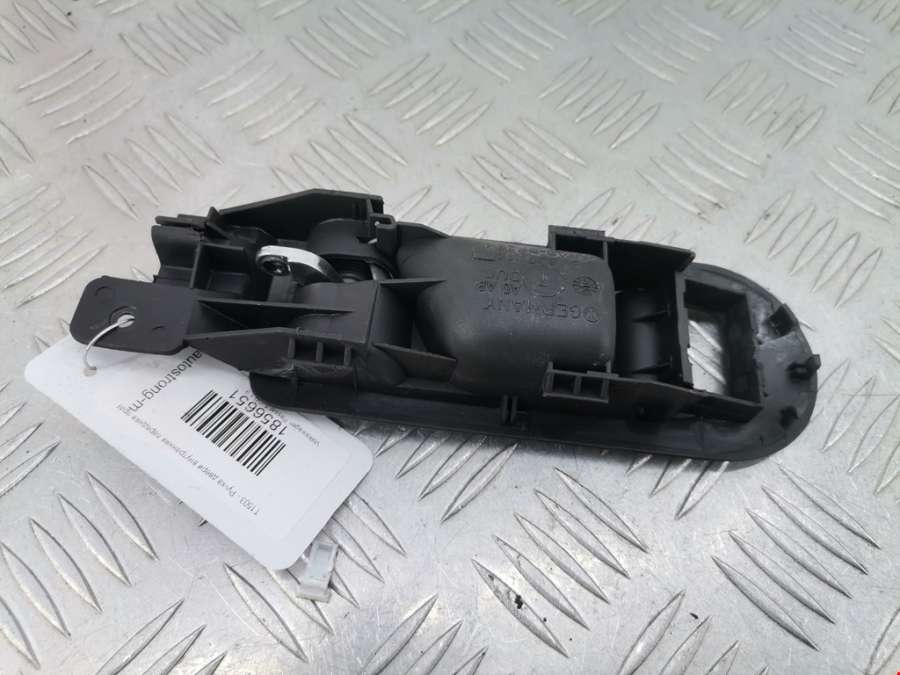 3B1837114 Ручка двери внутренняя передняя правая Volkswagen Passat 5 GP (2000-2005) Универсал 2003г. | Фото № 2 3B1837114 Ручка двери внутренняя передняя правая Volkswagen Passat 5 GP (2000-2005) Универсал 2003г. - Фото 2