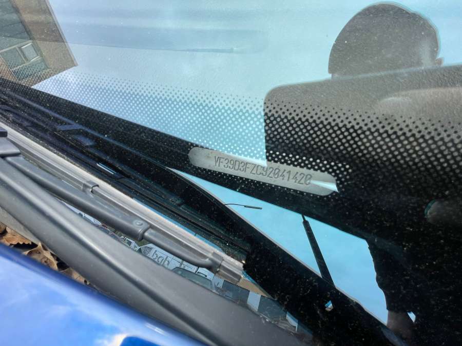 Плафон салонный Peugeot 607 (1999-2010) Седан 2003г. | Фото № 9 Плафон салонный Peugeot 607 (1999-2010) Седан 2003г. - Фото 9