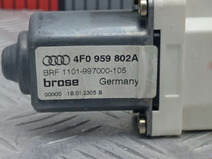 4F0959802A Моторчик стеклоподъемника Audi A6 C6 (2004-2011) Седан 2005г. | Фото № 4 4F0959802A Моторчик стеклоподъемника Audi A6 C6 (2004-2011) Седан 2005г. - Фото 4