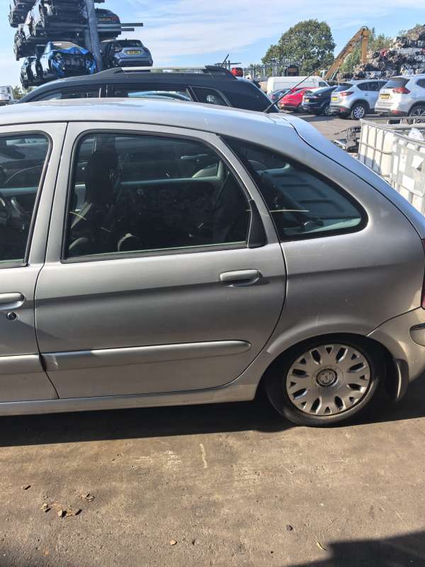 Бампер передний CITROEN XSARA PICASSO 0000г. | Фото № 6 Бампер передний CITROEN XSARA PICASSO 0000г. - Фото 6