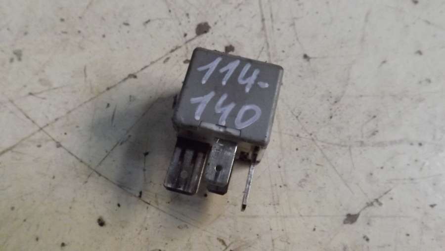 Реле (прочие) Audi 100 Седан 1988г. | Фото № 1 Реле (прочие) Audi 100 Седан 1988г. - Фото 1