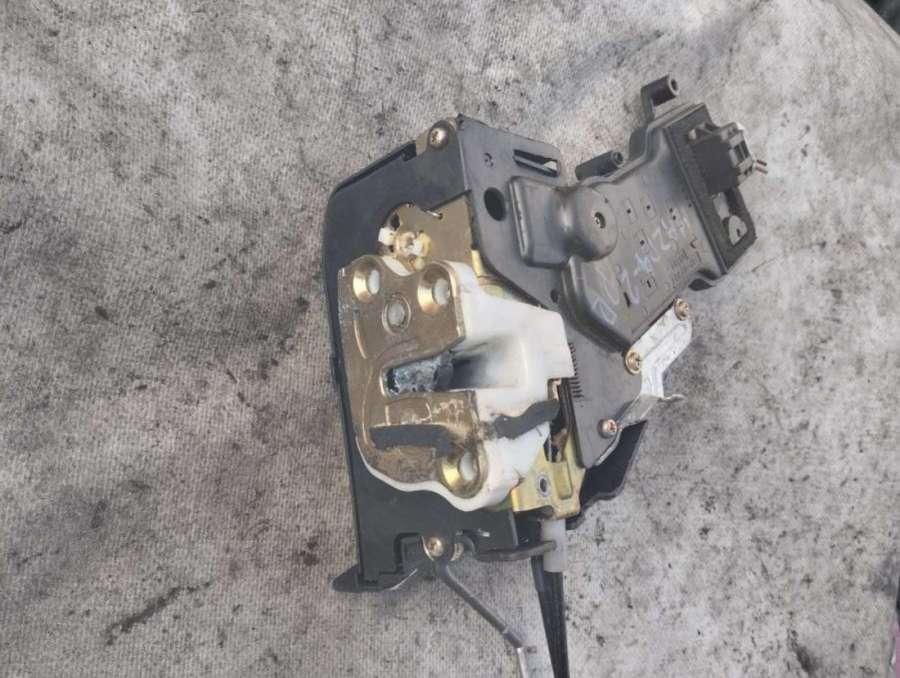 P3M71-A219A64-DG Замок двери передней правой Mazda 2 DE 2008г. | Фото № 1 P3M71-A219A64-DG Замок двери передней правой Mazda 2 DE 2008г. - Фото 1