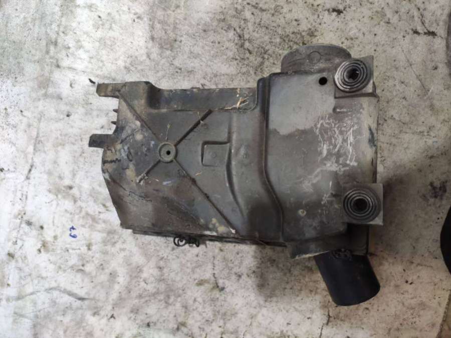 Корпус воздушного фильтра Volkswagen Passat B3 1990г. | Фото № 6 Корпус воздушного фильтра Volkswagen Passat B3 1990г. - Фото 6