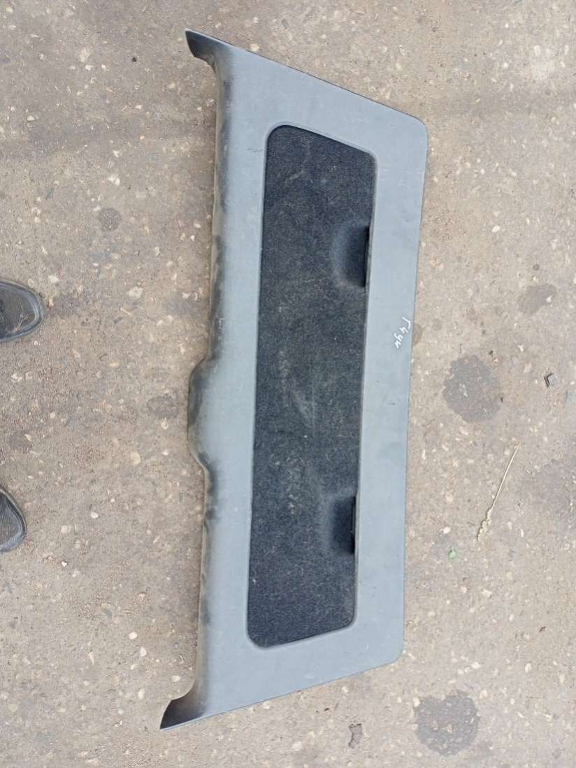 Обшивка крышки багажника  Volkswagen Golf 4 2001г. | Фото № 1   Обшивка крышки багажника  Volkswagen Golf 4 2001г. - Фото 1