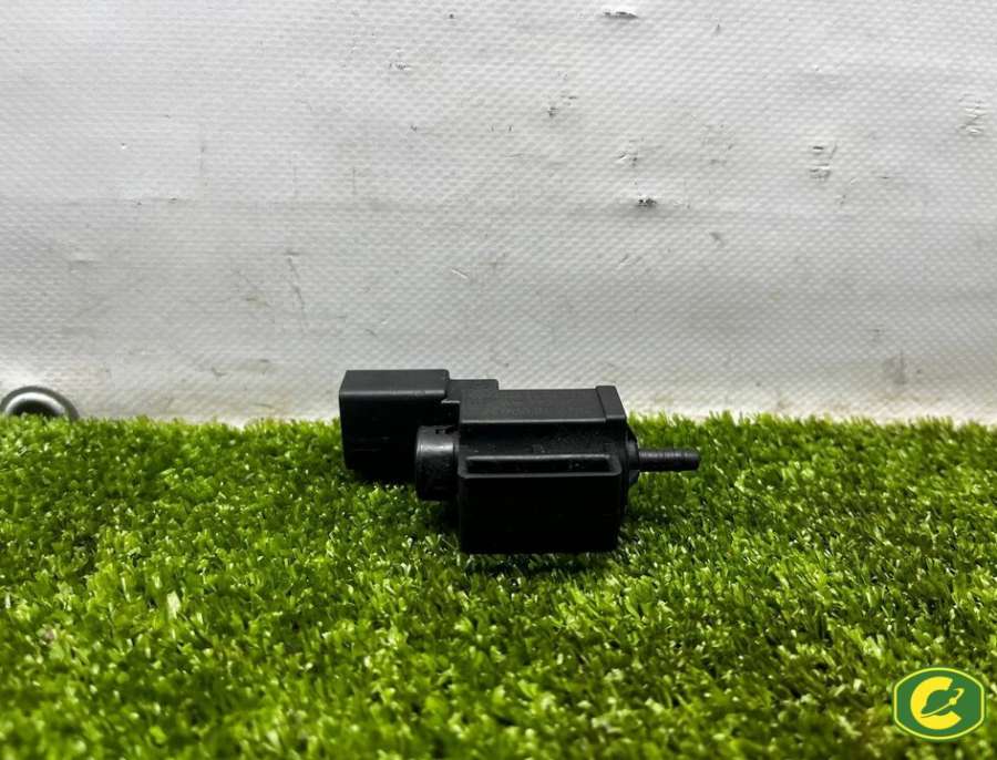 037906283C Клапан электромагнитный  Audi A4 2011г. | Фото № 3  037906283C Клапан электромагнитный  Audi A4 2011г. - Фото 3