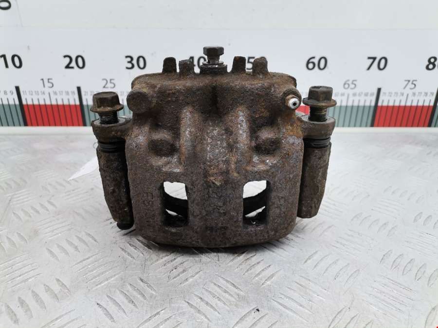 Суппорт передний правый Mitsubishi Pajero 3 (1999-2006) Внедорожник 5дв. 2002г. | Фото № 1 Суппорт передний правый Mitsubishi Pajero 3 (1999-2006) Внедорожник 5дв. 2002г. - Фото 1