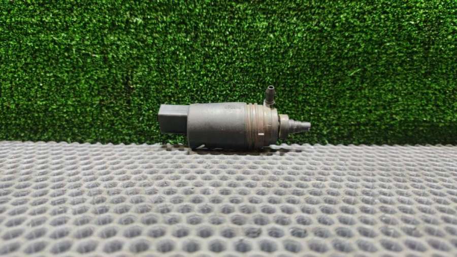 6712 8377612 Насос (моторчик) омывателя стекла BMW 5 E39 Седан 2003г. | Фото № 1 6712 8377612 Насос (моторчик) омывателя стекла BMW 5 E39 Седан 2003г. - Фото 1