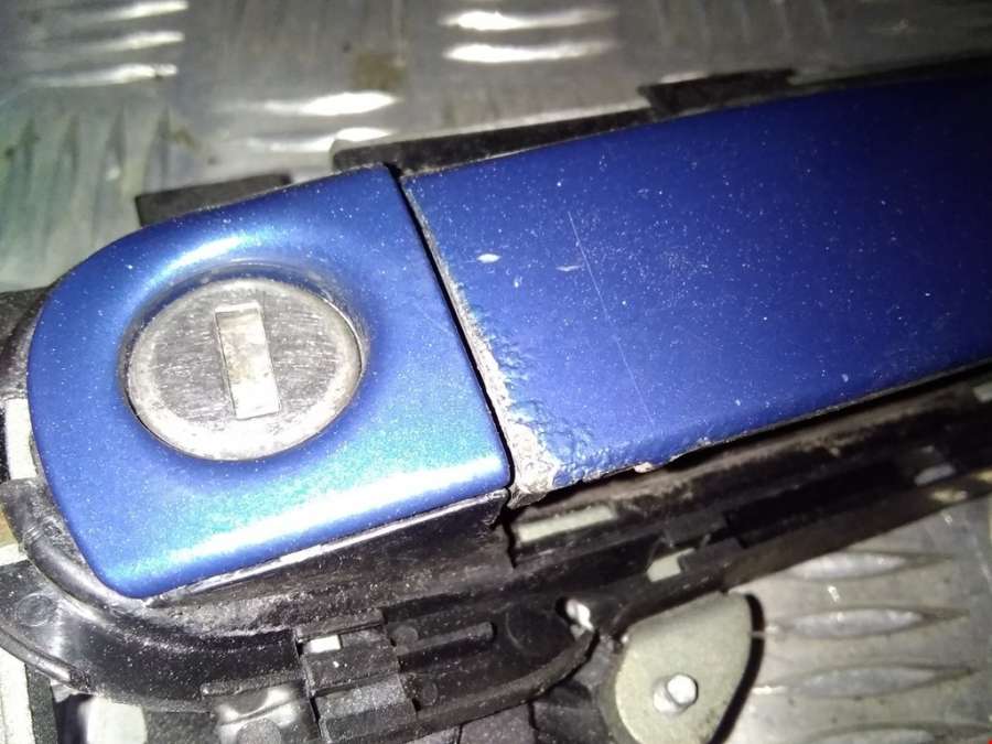 Ручка двери наружная передняя правая Audi A4 B6 (2000-2006) Универсал 2003г. | Фото № 2 Ручка двери наружная передняя правая Audi A4 B6 (2000-2006) Универсал 2003г. - Фото 2