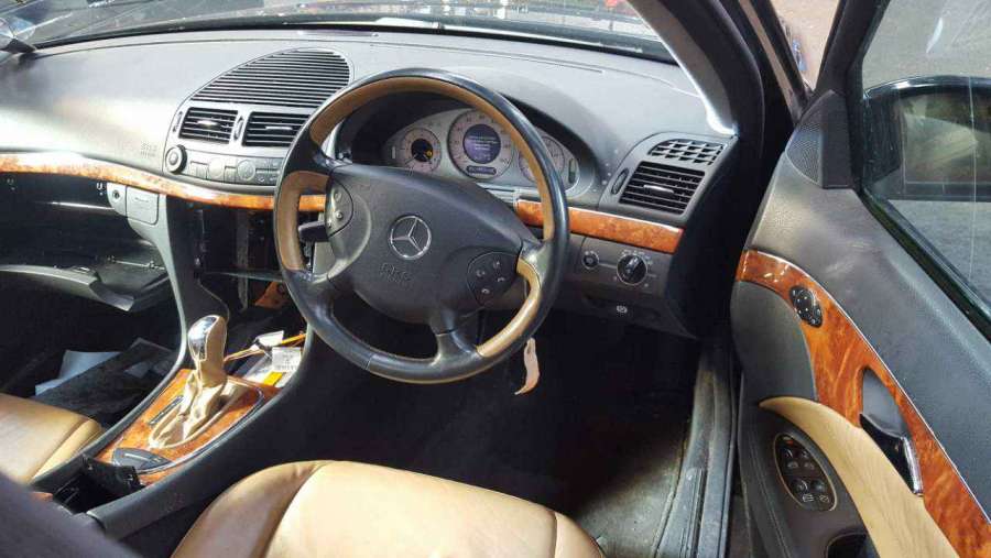 Лючок бензобака Mercedes E-Class (W211) (2002-2009) Универсал 2004г. | Фото № 9 Лючок бензобака Mercedes E-Class (W211) (2002-2009) Универсал 2004г. - Фото 9