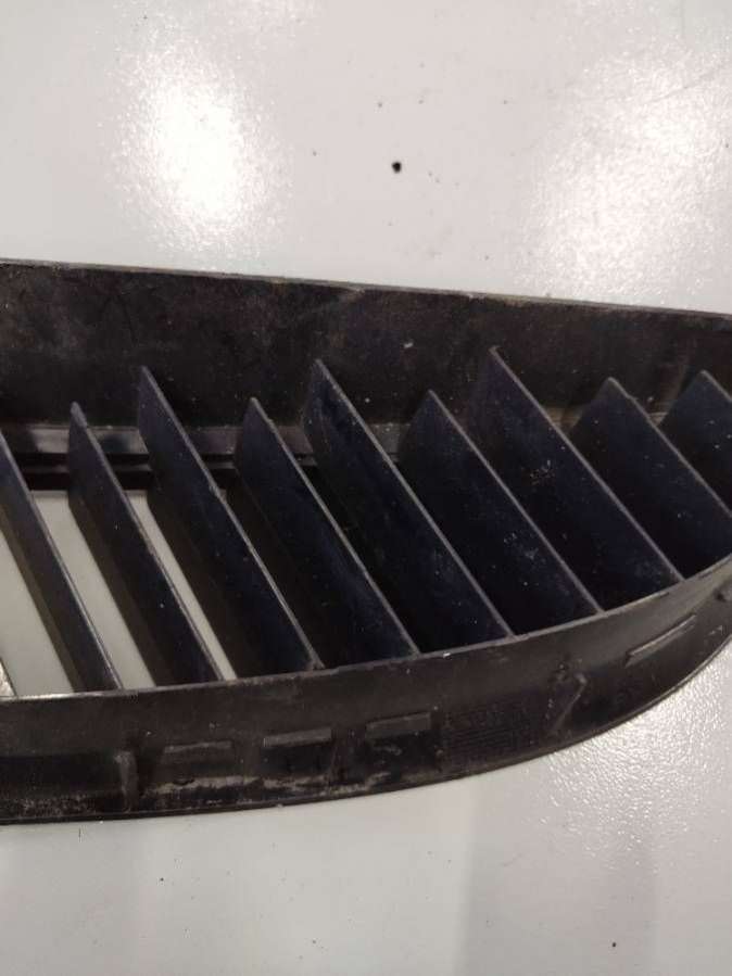 127774 Решетка радиатора Mitsubishi Colt 6 2006г. | Фото № 4 127774 Решетка радиатора Mitsubishi Colt 6 2006г. - Фото 4