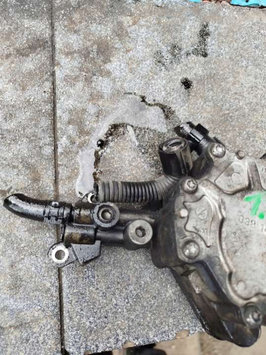 038145209 Насос вакуумный  Audi A3 8P (2003-2005) 2003г. | Фото № 5  038145209 Насос вакуумный  Audi A3 8P (2003-2005) 2003г. - Фото 5