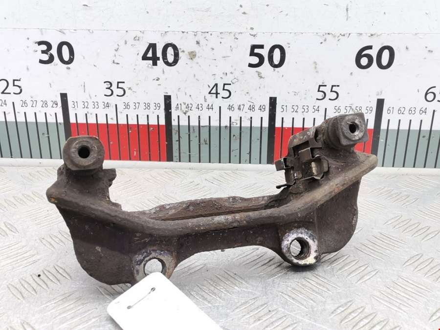 Скоба суппорта Peugeot 807 (2002-2010) Минивэн 2004г. | Фото № 3 Скоба суппорта Peugeot 807 (2002-2010) Минивэн 2004г. - Фото 3