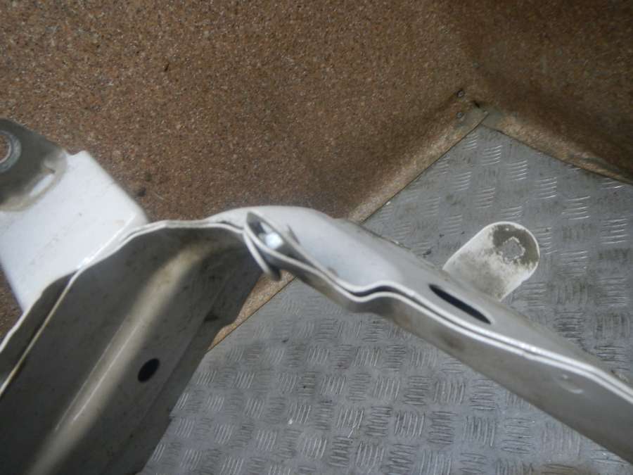 760821138 Кронштейн крепления крыла  Volkswagen Touareg 0000г. | Фото № 2  760821138 Кронштейн крепления крыла  Volkswagen Touareg 0000г. - Фото 2